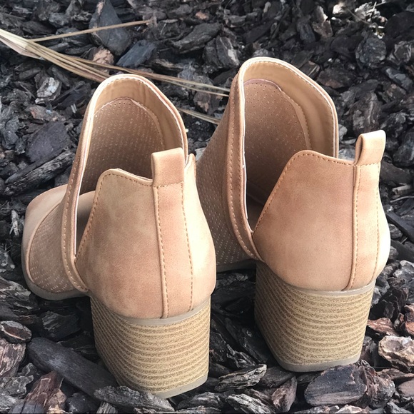 Side cut out peep toe booties - Picture 6 of 8